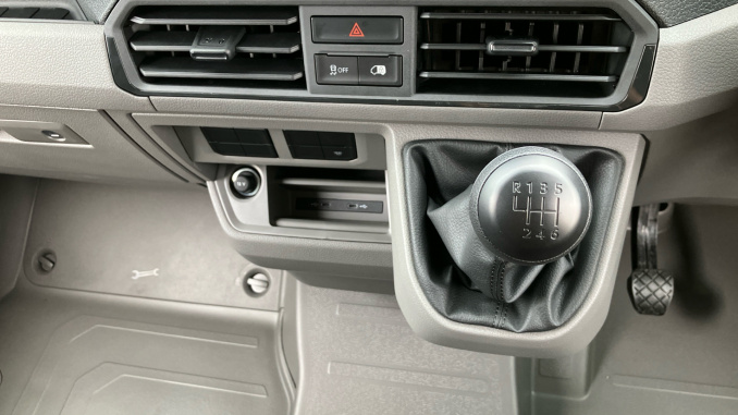 Volkswagen Crafter Cr35 Mwb Diesel Fwd 2.0 TDI 140PS Commerce Plus High Roof Van - Image 14